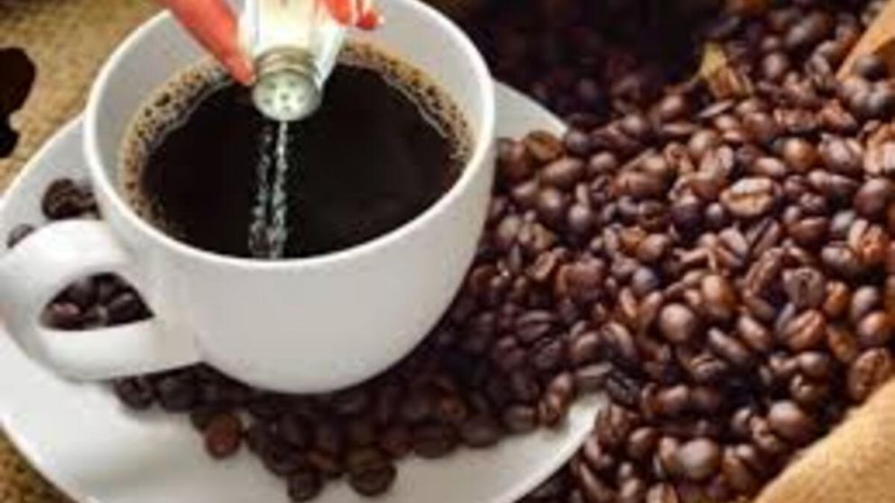 Ba�o de caf� y sal: el ritual casero que promete limpiar la energ�a y atraer oportunidades, seg�n el Feng Shui