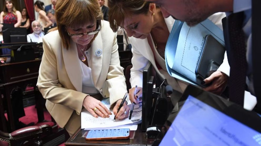 Patricia Bullrich encabeza una reunión clave con el grupo de "los 44"