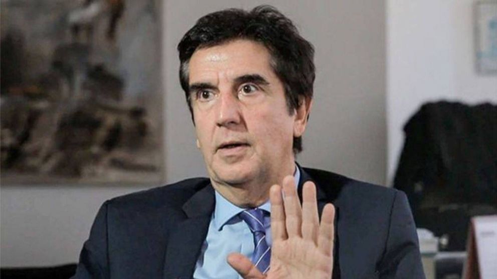 Carlos Melconian cuestionó el manejo oficial del nuevo IPC y cruzó al ministro Luis Caputo por sus declaraciones sobre la ropa, en medio del debate económico.