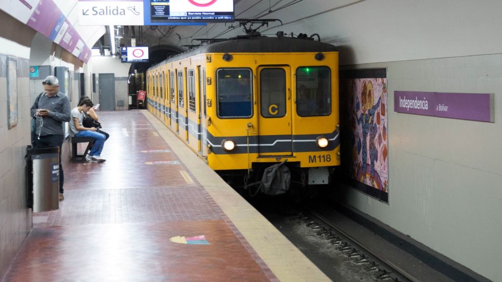 La línea E vuelve a funcionar con normalidad.