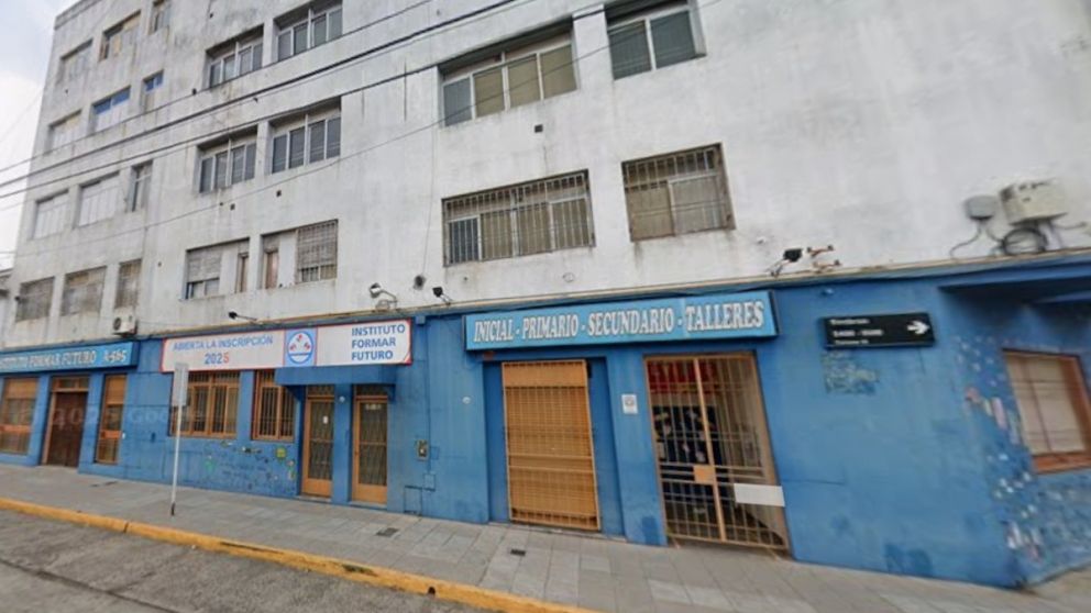El cierre inesperado de un colegio privado en el barrio porteño de Villa Real dejó a más de 300 alumnos sin escuela.
