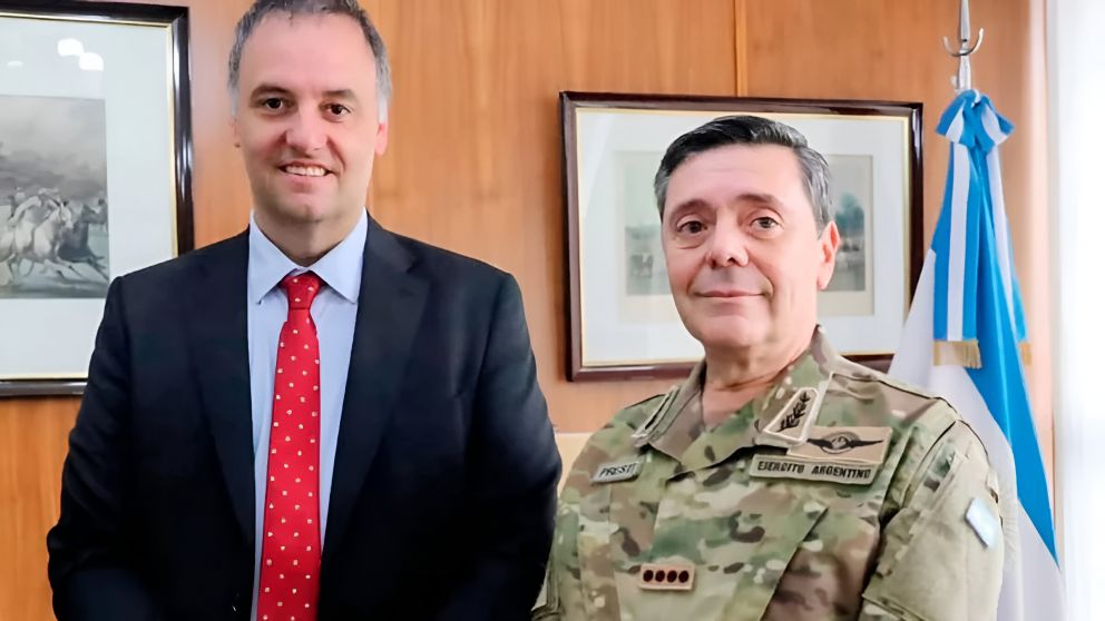 Adorni recibió a Presti con el objetivo de incorporar equipamiento militar a Defensa.