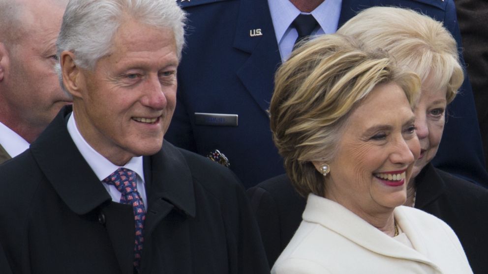 Comisión del Congreso de EEUU decidió testimonios a puerta cerrada para los Clinton