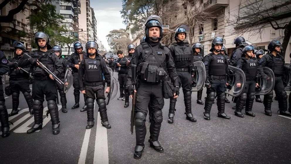 El Gobierno aplicará el protocolo antipiquetes en la marcha de la CGT contra la reforma laboral.