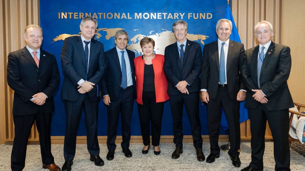 El FMI cerró su misión en Buenos Aires con "muy buenos avances" técnicos y negocia un desembolso de USD 1.000 millones.