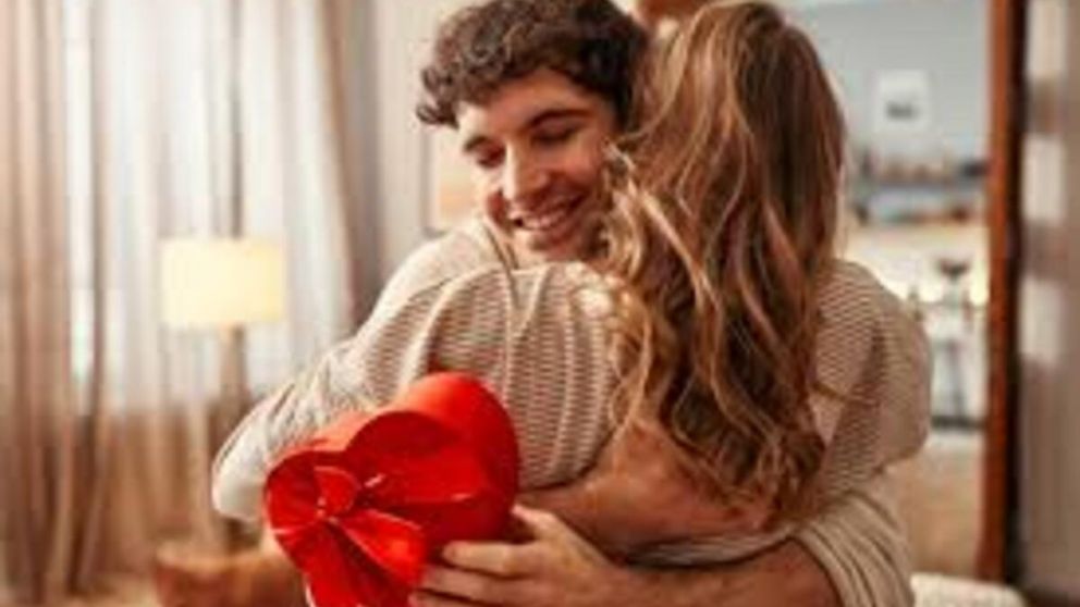 Ni reloj ni perfume: todos los regalos prohibidos para regalarle a tu pareja en San Valentín, según el Feng Shui