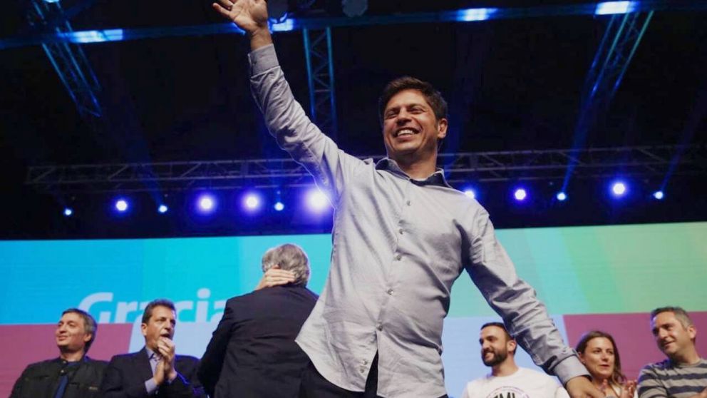 Un sondeo afirma a Axel Kicillof como el dirigente con mejor imagen entre votantes K