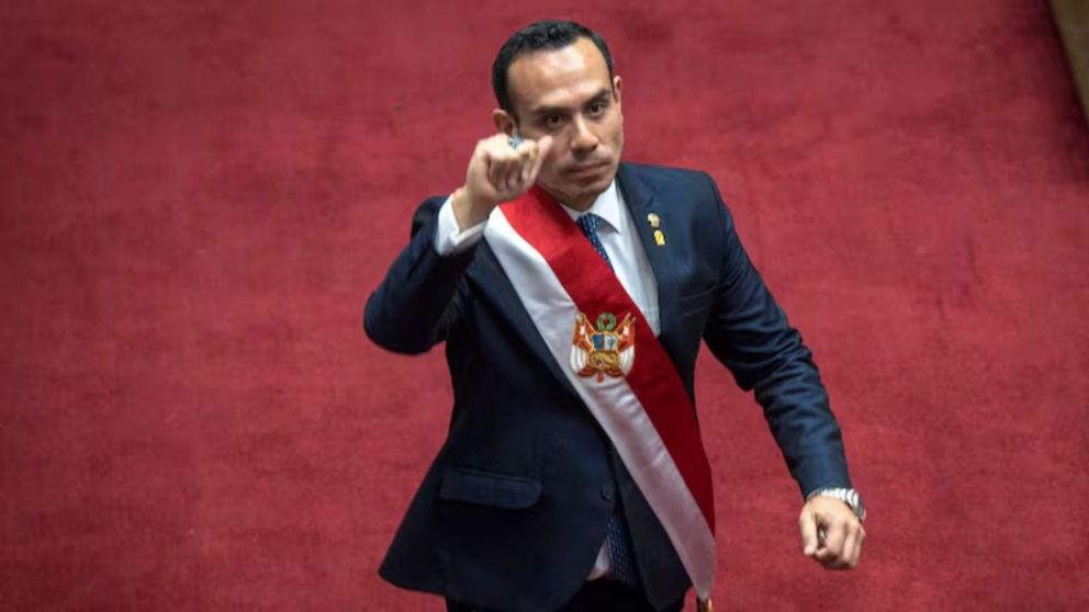 El presidente de Perú, José Jeri, fue destituído de su cargo.
