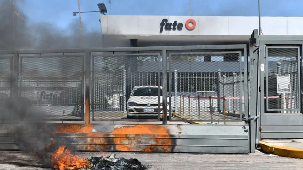 Los trabajadores permanecen en la planta hasta que la empresa reabra y acate la Conciliación Obligatoria
