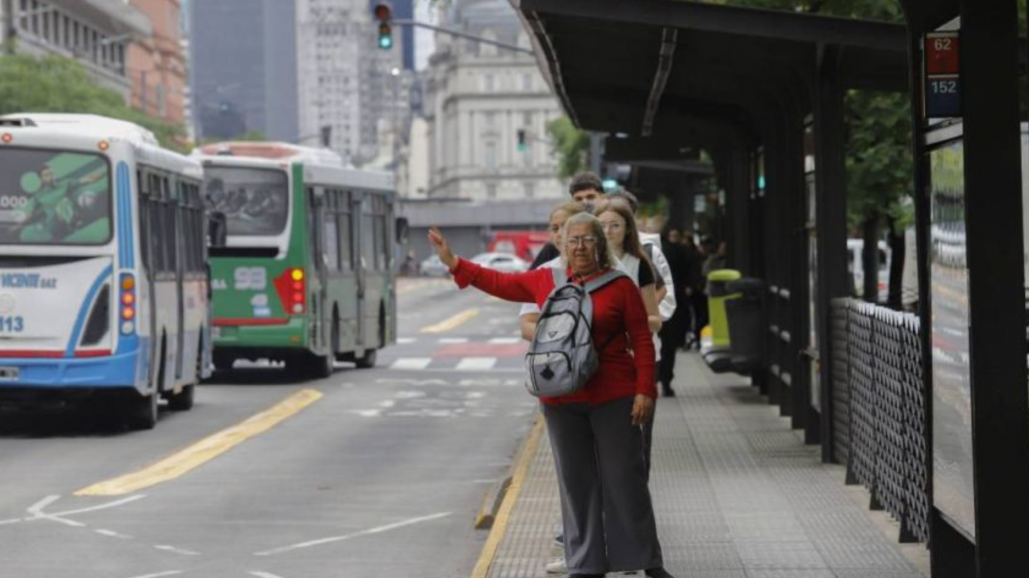 Paro de la CGT, en vivo: c�mo funcionan colectivos, trenes, subte y las reacciones a la medida
