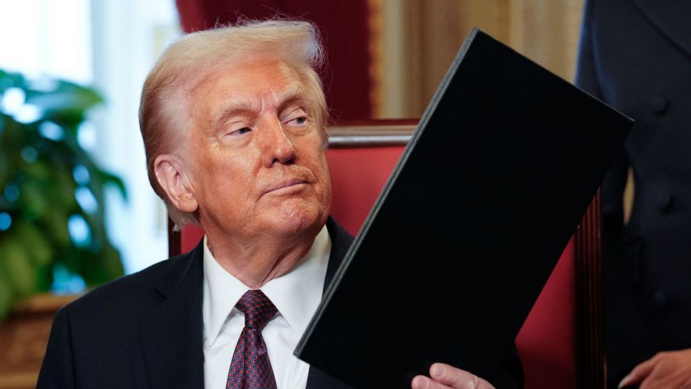 Donald Trump reaccionó con dureza contra los magistrados, a quienes calificó como una "desgracia para la nación"