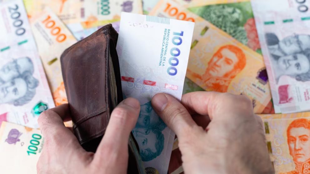 El costo de la canasta de servicios públicos en el AMBA volvió a superar a la inflación y presiona sobre el ingreso de las familias.