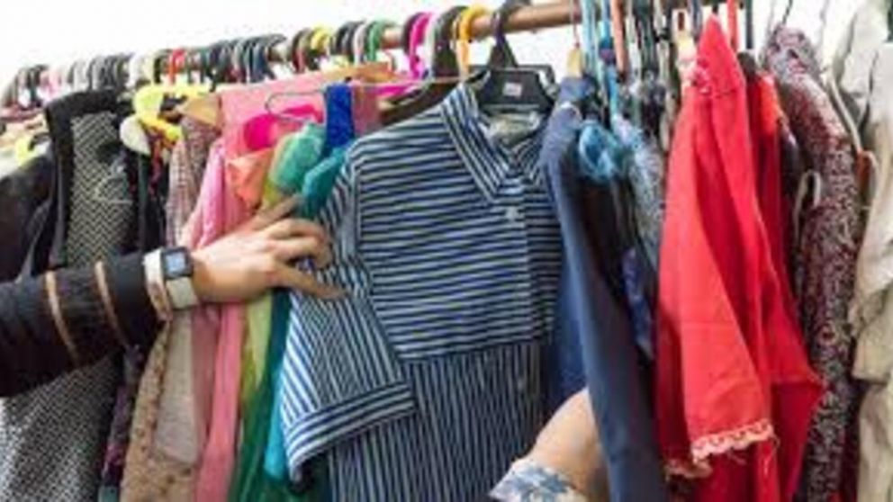 Ropa usada: lo que advierte el Feng Shui antes de volver a vestir una prenda ajena