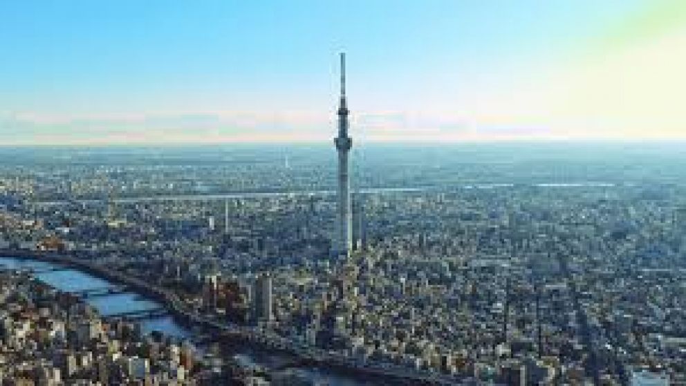 Veinte personas quedan atrapadas por más de cinco horas en el ascensor de la Tokyo Skytree