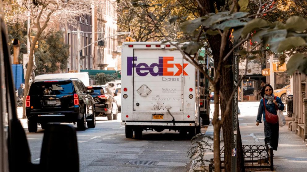FedEx es la primera gran empresa estadounidense en reclamar la devolución de los aranceles anulados por la Corte