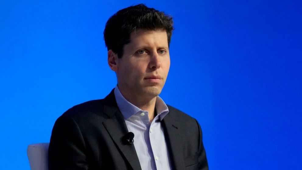 Sam Altman, CEO de OpenAI, cuestionó que las empresas atribuyan despidos masivos al avance de la inteligencia artificial sin evidencia clara en los datos actuales.