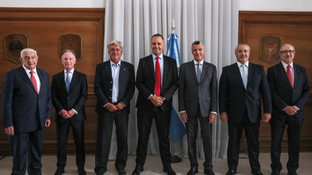 El Gobierno afianza el vínculo con el G6