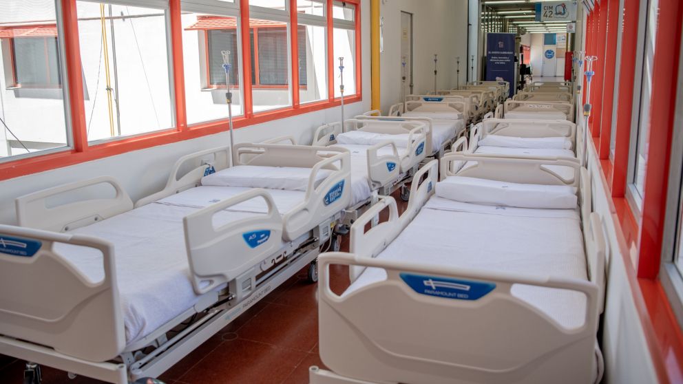 Las camas funcionan a control remoto, soportan hasta 210 kilos y cuentan con sistemas de elevación eléctrica.