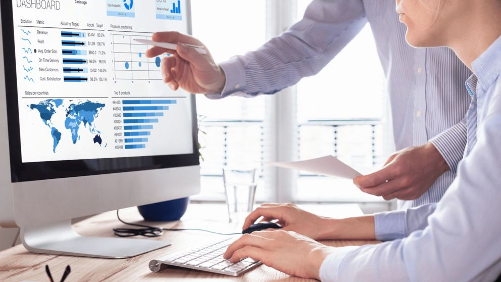 La trampa de la "intuición romántica": por qué los datos deberían matar al ego en el desarrollo de software
