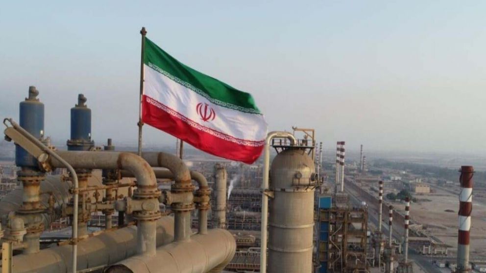 Buques petroleros en cercanías del estrecho de Ormuz, paso clave para el comercio mundial de crudo en medio de la tensión en Medio Oriente.
