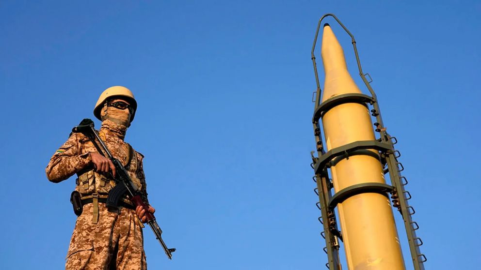 Tras la muerte del líder supremo iraní, medios regionales informaron sobre la activación de un plan militar integral que podría involucrar a aliados de Teherán en múltiples frentes.