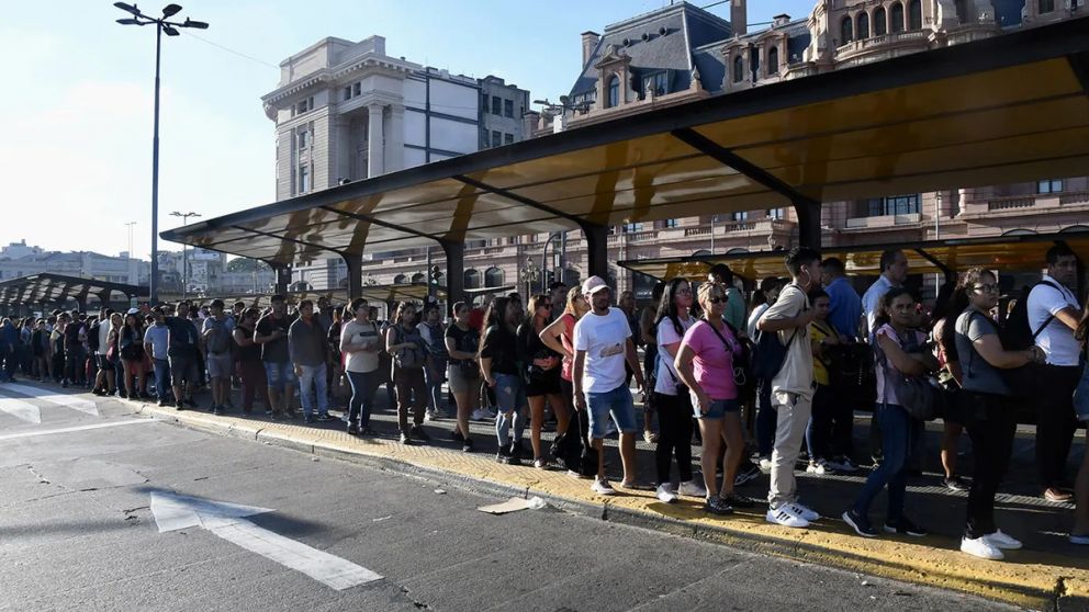 El Gobierno abrió sumarios contra la UTA y La Fraternidad por incumplir conciliaciones obligatorias y advirtió que podrían recibir multas millonarias