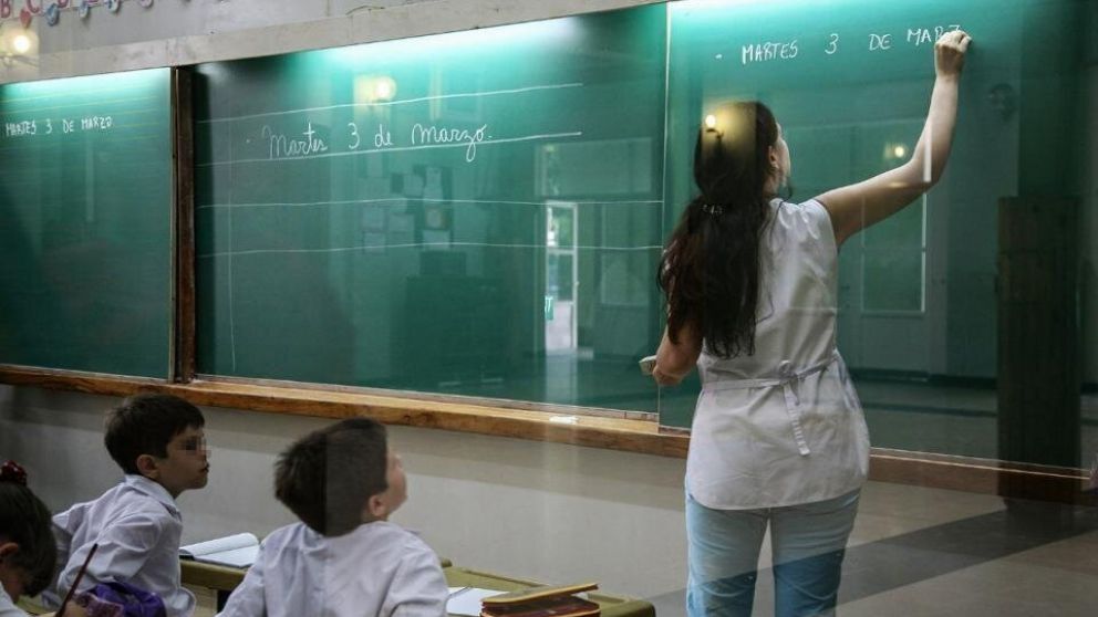 El Gobierno defendió la propuesta de implementar un aumento escalonado a corde a la inflación para "mantener el equilibrio fiscal"