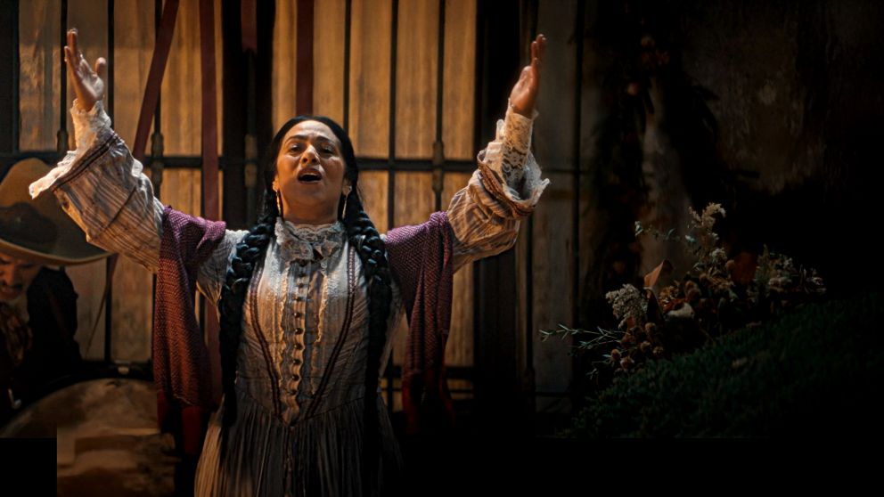 Lila Downs interpretó varias canciones para el soundtrack de la serie Como agua para chocolate