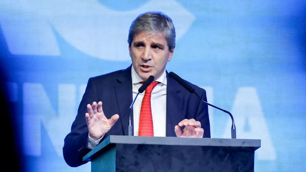 Luis Caputo anticipó que la inflación de marzo será superior al 3% y afirmó que desde abril comenzará un nuevo proceso de desinflación
