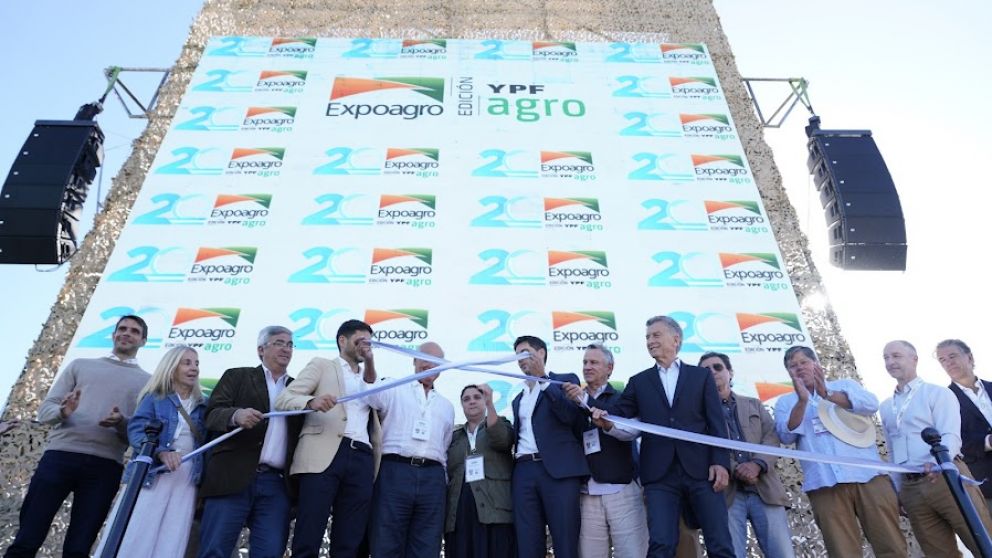 Autoridades nacionales, provinciales y referentes del sector agroindustrial participaron del acto inaugural de la 20° edición de Expoagro en el predio ferial de San Nicolás.