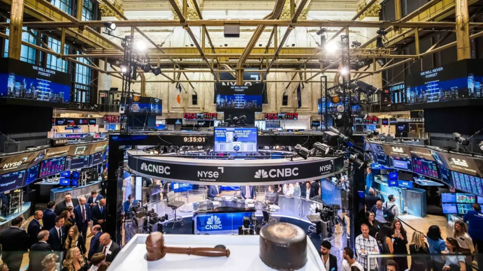 Argentina va a contramano: el Merval sube 2,3% mientras Wall Street cae