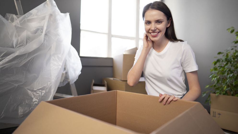 Hacen falta alrededor de diez salarios mínimos para mudarse siendo joven