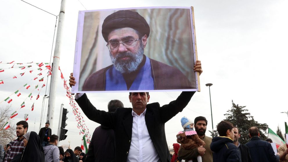 Nuevo líder supremo de Irán apoya bloqueo en Ormuz: "Vengaremos la sangre de los mártires"