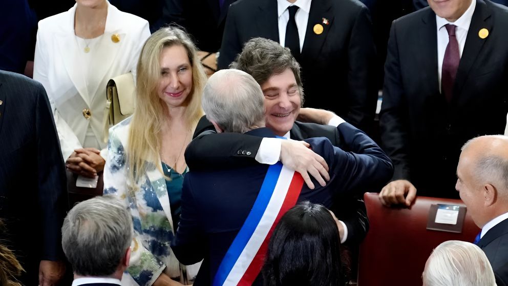 Javier Milei particip� de la asunci�n de Jos� Antonio Kast en Chile