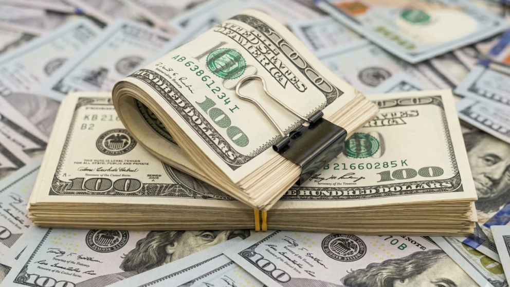 El d�lar oficial del Banco Naci�n cerr� a $1.415 mientras el mayorista baj� a $1.394,5