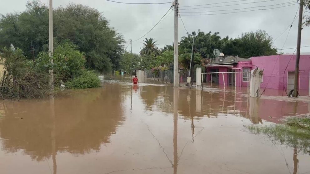 Las autoridades ordenaron el traslado de vecinos, mientras equipos de asistencia trabajan para contener a las familias afectadas y evitar mayores daños si continúan las lluvias