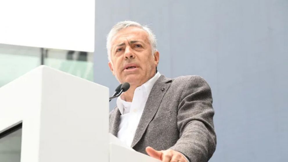 Cornejo sugirió que Argentina necesita "certidumbre" y que el Gobierno enfrente situaciones con "fortaleza política"
