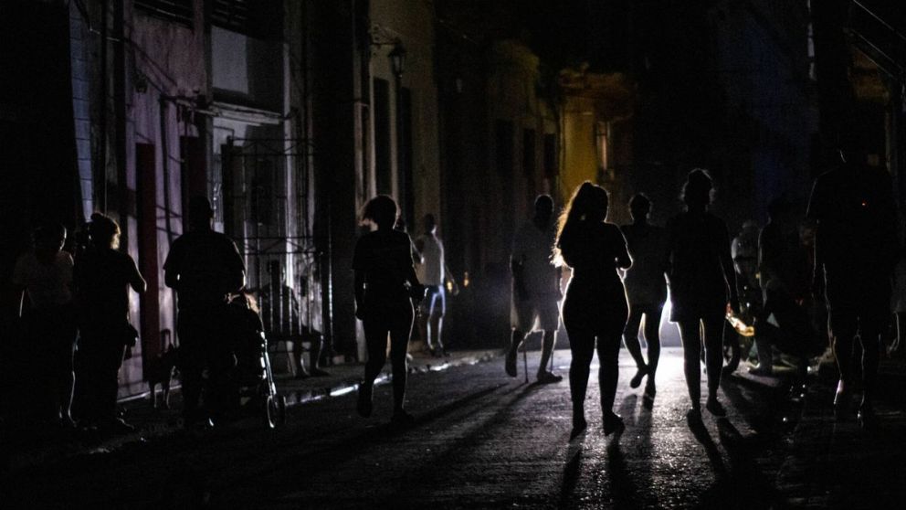 Un apagón total dejó a toda Cuba sin electricidad y volvió a evidenciar la fragilidad del sistema energético de la isla, afectado por la escasez de combustible y el deterioro de su infraestructura