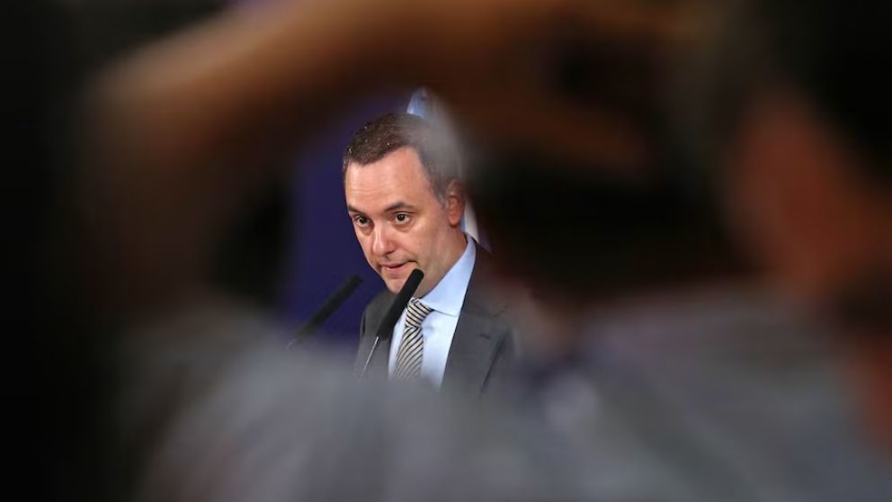 La Justicia investiga quién pagó los viajes de Manuel Adorni y ordena levantar el secreto fiscal en la causa