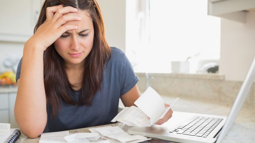 Solo un 9,4% de los encuestados manifiesta poder aguardar algo de dinero para ahorrarlo