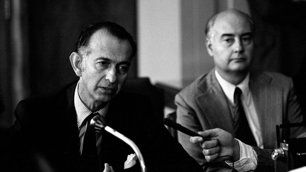 Martínez de Hoz junto a su secretario de Hacienda, Juan Alemann