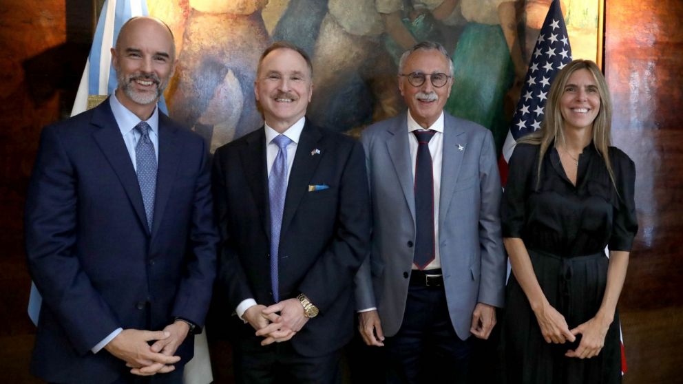 El Ministerio de Salud impulsa la inversión privada en investigación clínica con un centro único en América Latina