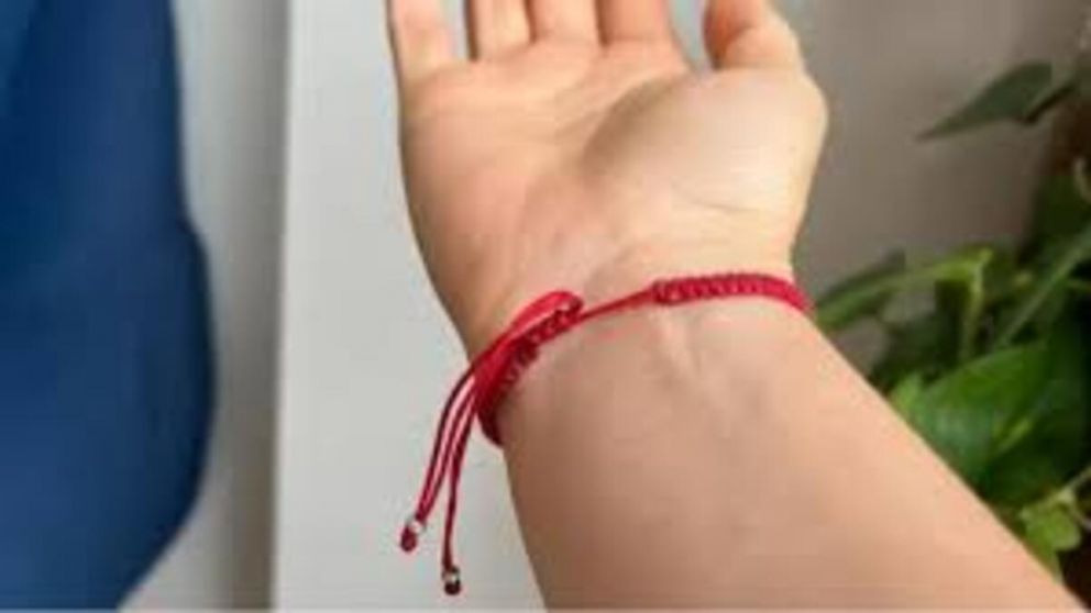 Pulsera roja: el ritual secreto para activarla y proteger tu energía al máximo