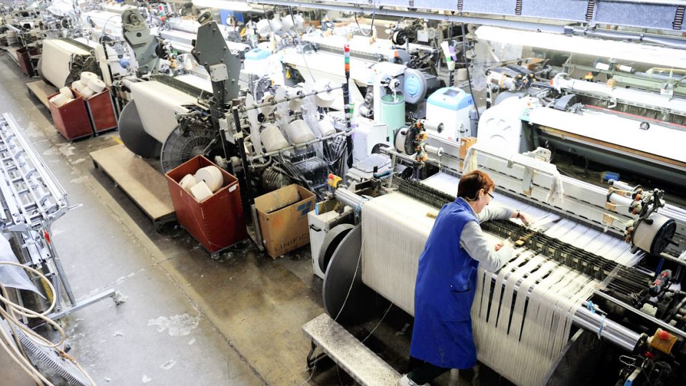 ca�da de ventas en la industria de la indumentaria en Argentina durante 2026 con aumento de despidos y problemas financieros