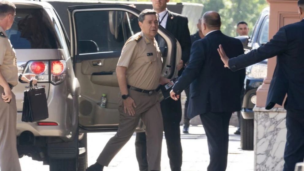 El ministro de Defensa Carlos Presti negocia en Estados Unidos la compra de helicópteros Black Hawk y acuerdos en tecnología militar