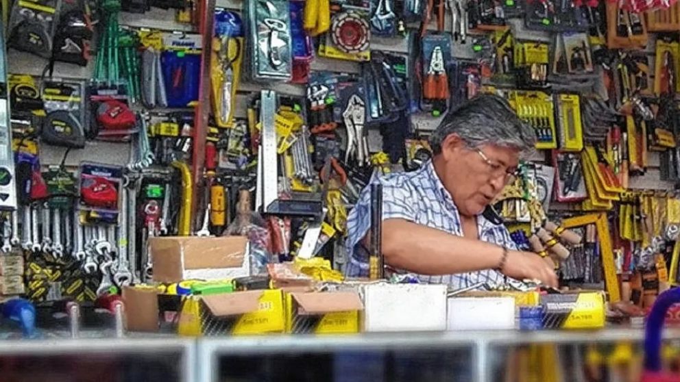 Las ventas en las ferreterías cayeron hasta un 25% en febrero y les cuesta reponer stock