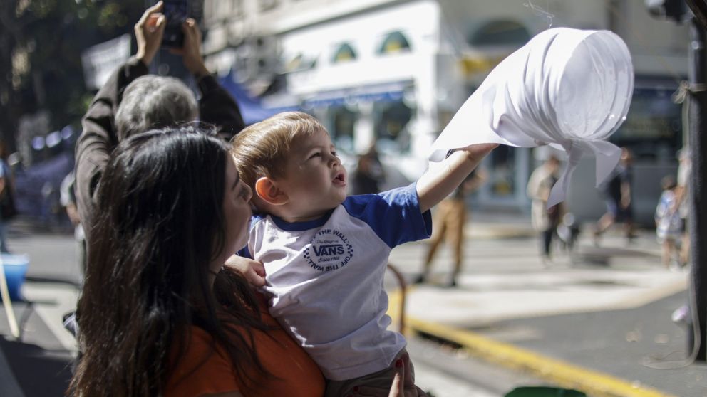 "30.000 compa�eros desaparecidos presentes, ahora y siempre". La consigna atraviesa generaciones.

