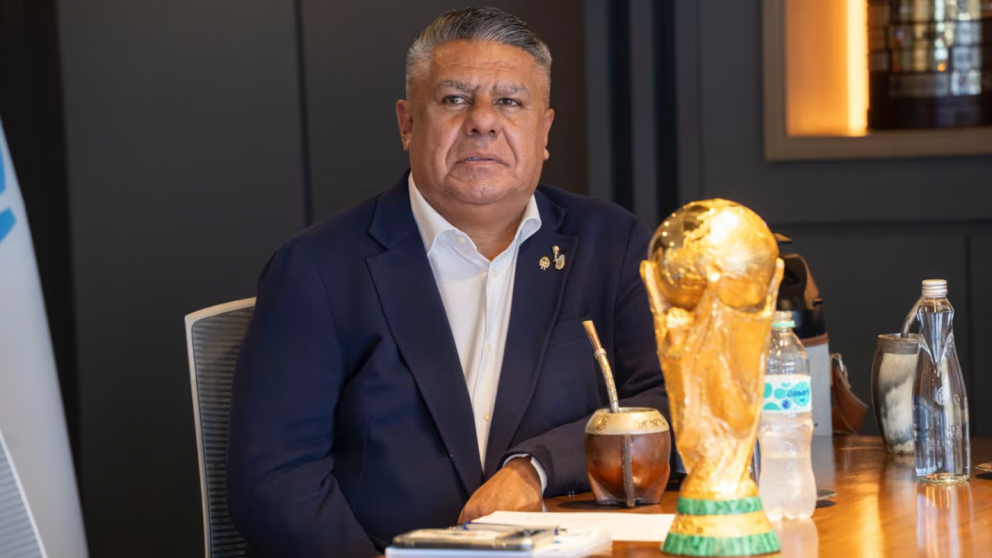 Claudio "Chiqui" Tapia solicitó una autorización amplia para viajar al exterior, pero la Justicia rechazó el pedido por falta de precisiones.