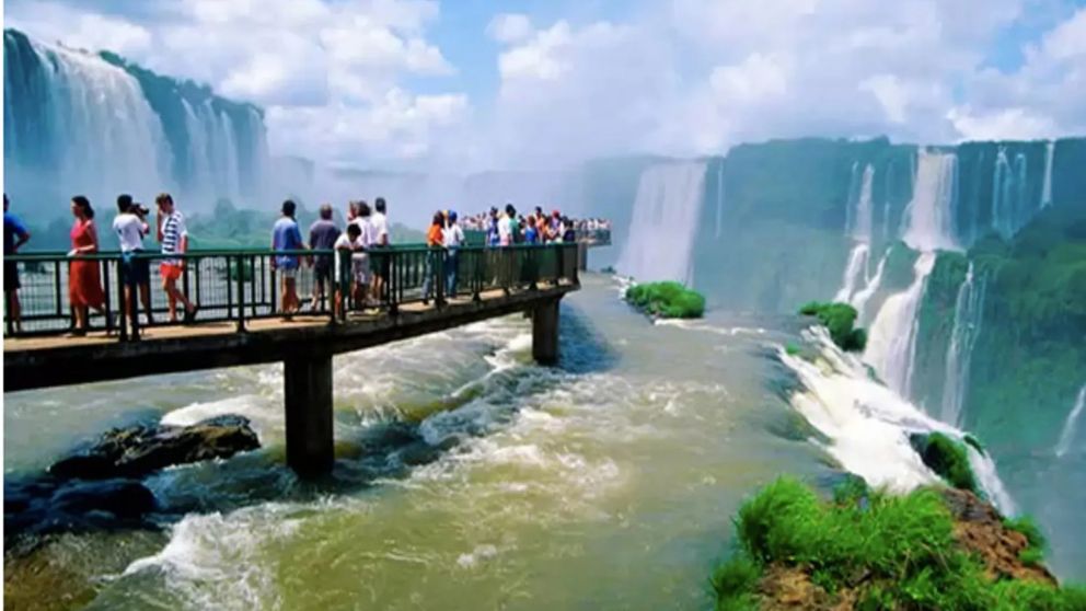 "Estos fines de semana servían no solo para el presente, sino que muchos turistas los aprovechaban para planificar las vacaciones de invierno, algo que ya no existe más", lamentó un operador turístico