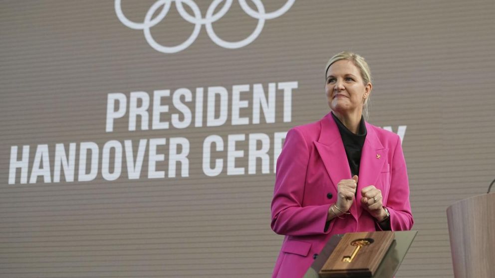 La exnadadora de Zimbabue Kirsty Coventry es la primera mujer que preside el COI